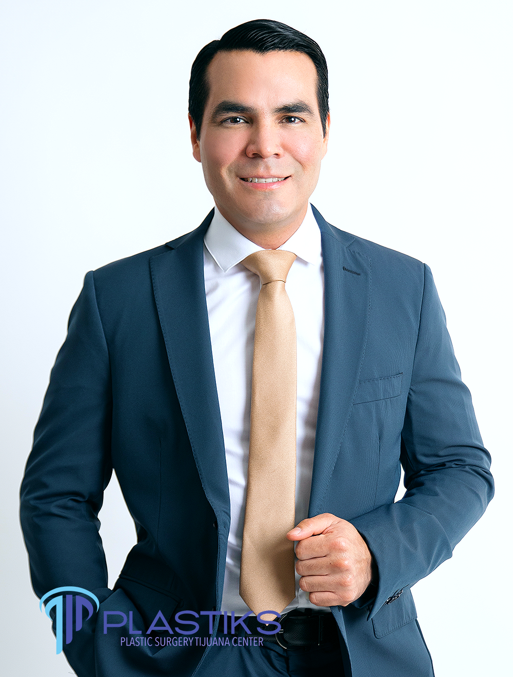 Dr. Rafael Camberos Solis is a fully trained and licensed board-certified plastic surgeon in Tijuana, Mexico.
